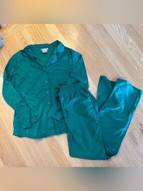 Silky Emerald Green Pajama Set